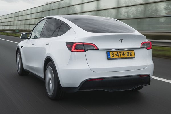 Tesla Model Y е най-продаваната кола в Европа през 2023-а, въпреки базовата си цена от 43 000 евро. Снимка: "Тесла"