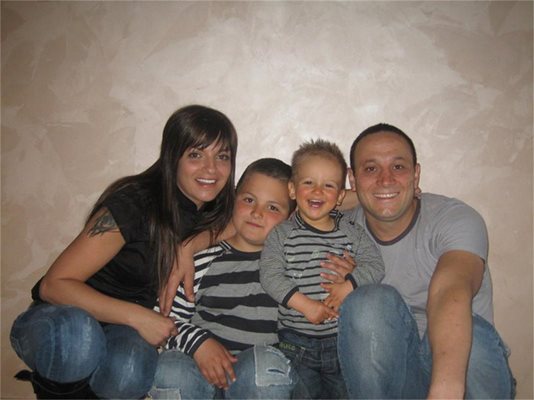 Борис Борисов с жена си Здравка и двете им деца