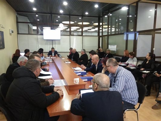 Комисията по транспорт в община Варна обсъжда всички възможни мерки за облекчаване на трафика в града.  СНИМКА: Авторката
