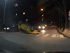 Такси се обърна по таван на пешеходна пътека в Пловдив