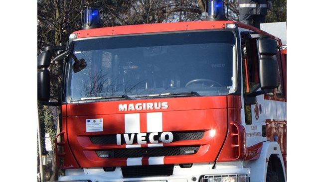 Firefighters took a woman with a huge tumor, weighing 250 kg, out of the window of her home