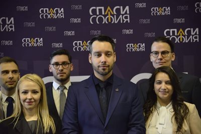 Борис Бонев и част от екипа му на учредителното събрание на партия "Спаси София" СНИМКА: Йордан Симеонов