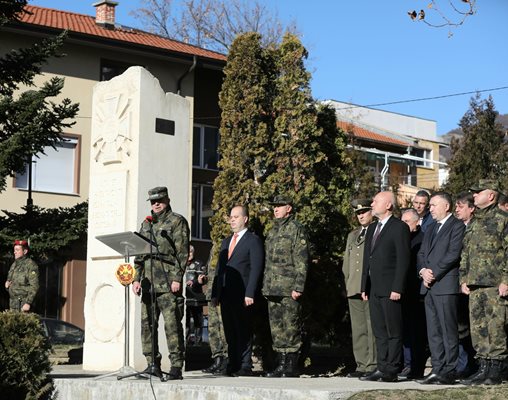 Министър Тагарев и висши офицери от командването на българската армя почетоха паметта на загиналите в Кербала.