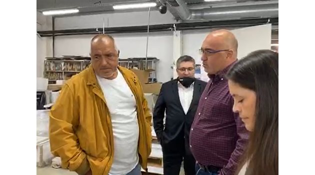 Премиерът Борисов посети и печатница в града