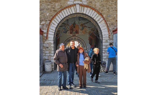 С мама и татко в Бачковския манастир