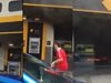 Мъж се самозапали в банка в Австралия, над 20 души са пострадали (видео)
