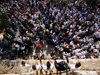 Над 100 палестинци са ранени при сблъсъци край Храмовия хълм в Йерусалим
