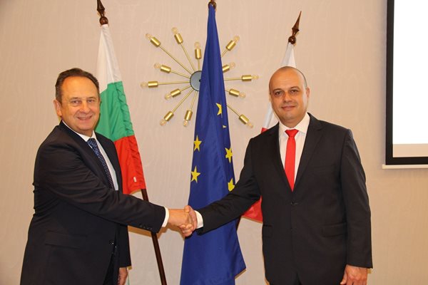 Министърът на туризма Христо Проданов (вдясно) с полския държавен секретар в Министерството на спорта и туризма на Република Полша Анджей Гут-Мостови