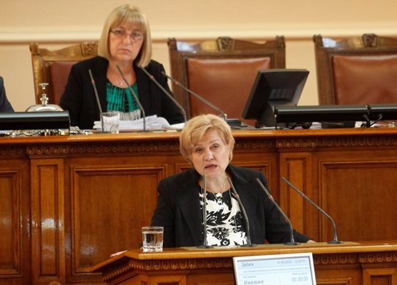 Менда Стоянова поиска прецизиране на промените в закона, за да няма злоупотеби.