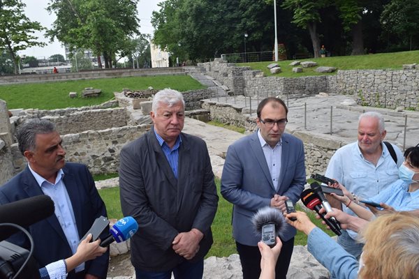 Димитър Иванов, Здравко Димитров, Пламен Панов и Костадин Кисьов се готвят за силен археологически сезон. Снимки: Авторът