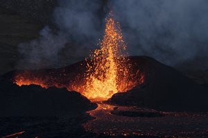 Италия ще евакуира район край Неапол поради опасност от вулканично изригване