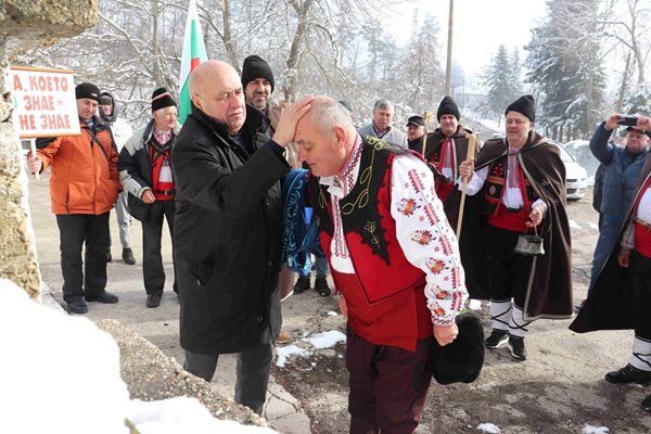 Валентин беше "окъпан" за здраве