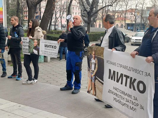 Чичото на убития Митко Пейчо Малинов заплаши, че ще нахлуе в сградата на прокуратурата в Пловдив