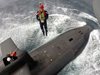 Френският президент влезе в ядрена подводница (Снимки)