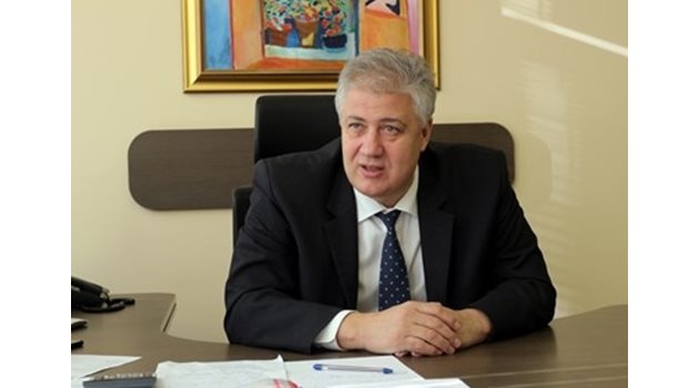 Директорът на "Пирогов" проф. д-р Асен Балтов