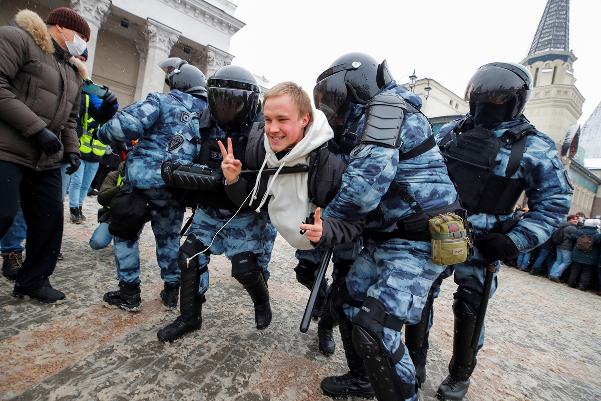 НПО-та: Над 700 задържани в Русия при протести срещу мобилизацията