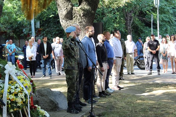 В памет на героите бяха поднесени венци и  цветя.