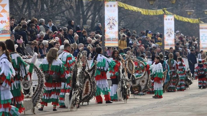 Три маскарадни групи спечелиха голямата награда на "Сурва"