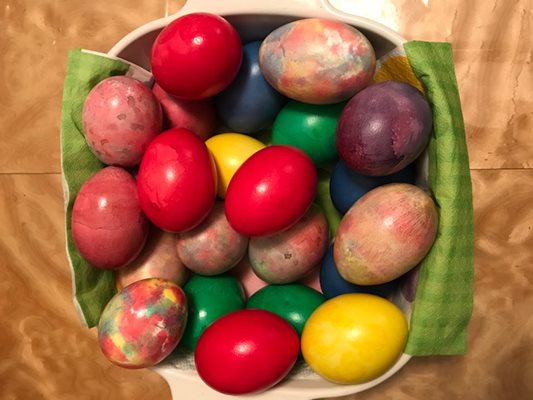 Ето и нашите яйца! Поздрави  от Торонто, написа Мила Йонкова.