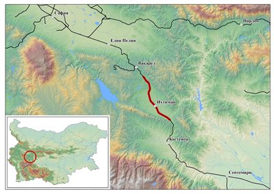 Дължината на жп отсечката между Ихтиман и Костенец е около 11 километра.