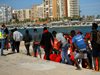 Откриха четирима мъртви мигранти и спасиха 334 в Средиземно море (Снимки)