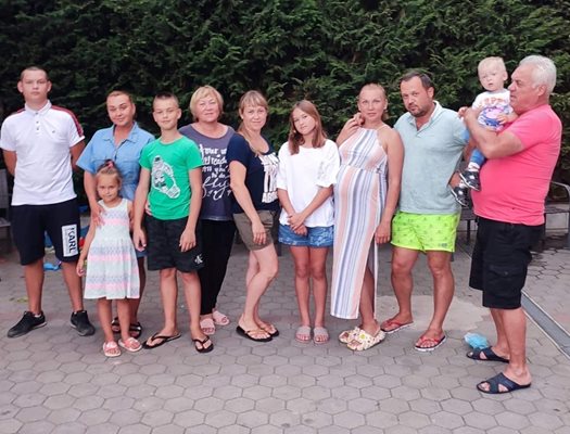 11-членното семейство от Украйна. СНИМКА: ФЕЙСБУК