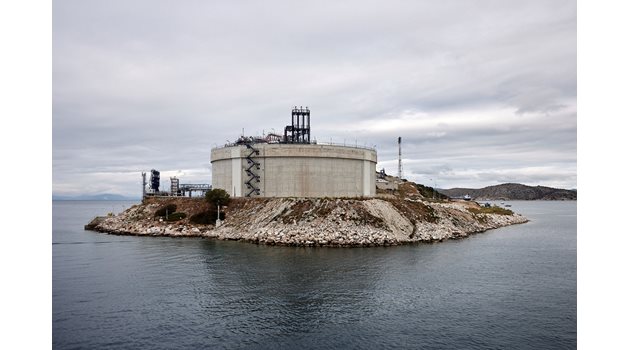 Терминалът за втечнен природен газ на гръцкия остров Ревитуса

СНИМКА: РОЙТЕРС