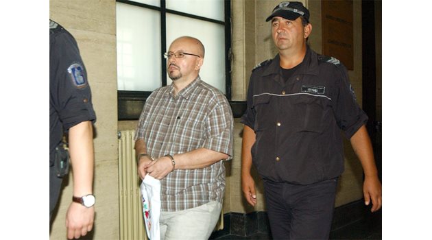 ЖЕРТВА: Засега единственият задържан за обира в трезора на "Финтех" е собственикът Борислав Ралчев, който също като Църо е парапланерист.