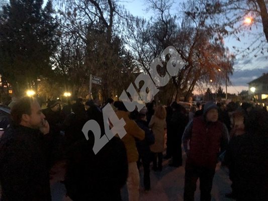 Протестиращете във Войводиново СНИМКА: Калина Паскалева