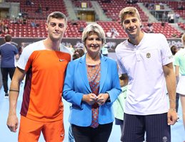 Лечева беше заедно с Душан Лайович (Сърб) и младите ни звезди Пьотр Несторов и Янаки Милев на централния корт в „Арена Армеец, където се събраха над 100 деца, които играят тенис по програмата на ММС. Снимка ММС