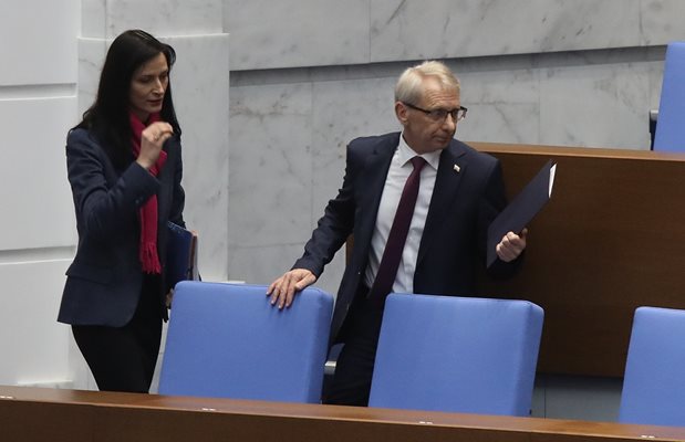 Партиите от (не)коалицията потвърдиха подкрепата си за премиера Николай Денков и вицето Мария Габриел.