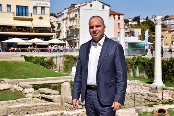 Гроздан Караджов е водач на листата на "Има такъв народ" в Пловдив и в Хасково.