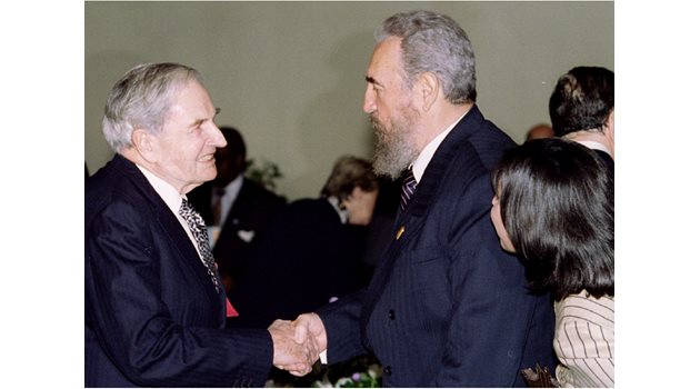 Милиардерът се среща с Фидел Кастро