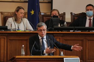 ГЕРБ иска анкетна комисия в парламента по казуса с Дончева