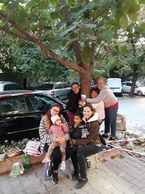 Елеонора Ангелова и нейни приятели от района успяха да убедят Столична община да засади 8 нови дървета по ул. “Уошбърн” заради премахването на едно дърво.