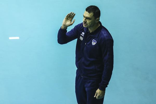 Владо Николов