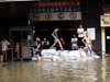 Тайфунът Хато взе девет жертви в Южен Китай (Снимки)