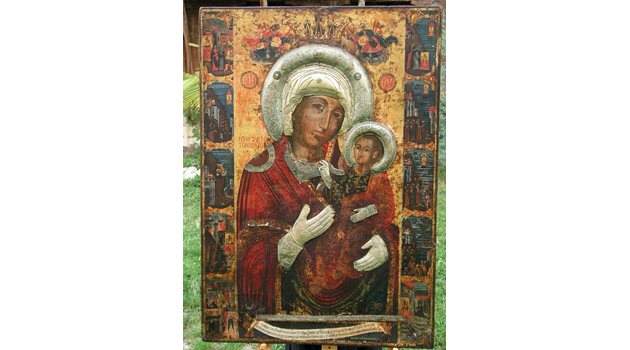 Иконата на Света Богородица в Роженския манастир изцелява и дарява с деца.