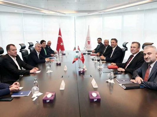 Служебният министър на енергетиката Владимир Малинов и Алпарслан Байрактар – министър на енергетиката и природните ресурси на Турция, се срещнаха в Истанбул.