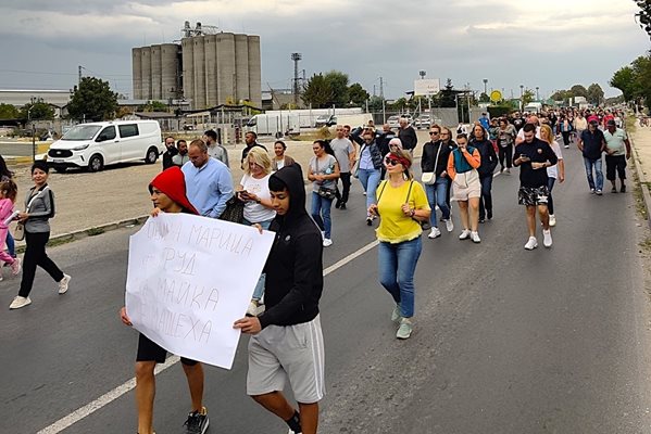 Протест на хората от с. Труд затваря пътя Пловдив - Карлово