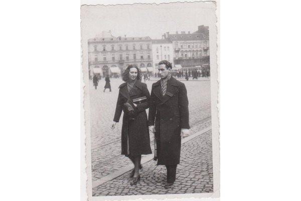 Боян и Стела се разхождат в Париж