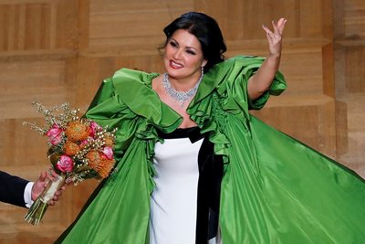 Нетребко стана най-скъпоплатената оперна певица, продажбите на нейните албуми се съизмерват с тези на тримата тенори.
