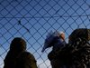 Сблъсъци в мигрантски лагер на остров Хиос, пострадали са жена и дете