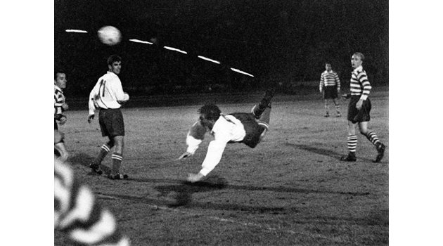 ФЕНОМЕНАЛЕН: С този гол Фриц Валтер остава в историята на футбола.