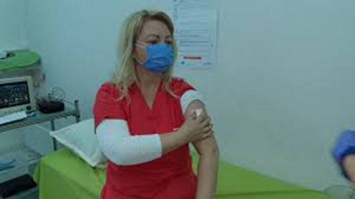 Все повече хора се ваксинират в Пловдив и областта.