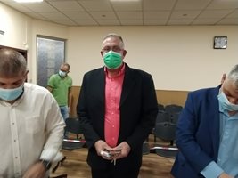 Д-р Иван Димитров два пъти досега е чувал думата "Невинен" в съдебните зали. Снимка: Радко Паунов