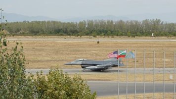 Строители отказват да ремонтират пистата в Граф Игнатиево за F-16, МО си иска парите