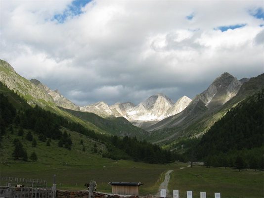 Италианските Алпи са предпочитана дестинация и през лятото.