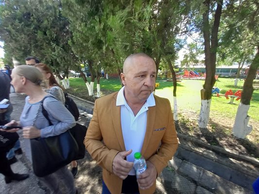 Кметът на Калофер Румен Стоянов предложи идеята за закриването на общинските съвети