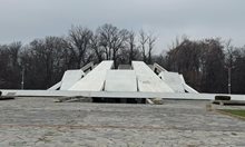 Укрепват Братската могила в Пловдив, която тъне в разруха - част от фигурите от години са без глави